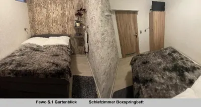 Ein Bett oder Betten in einem Zimmer der Unterkunft Fewo Eulennestchen-Harz S1 für Familie & Hund