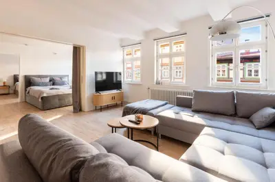 Ein Sitzbereich in der Unterkunft Ferienwohnung am Nicolaiplatz