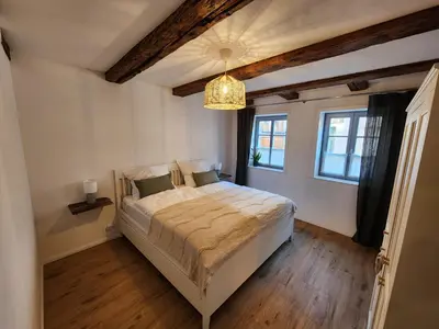 Ein Bett oder Betten in einem Zimmer der Unterkunft Fachwerkzeit Haus mit zwei Apartments