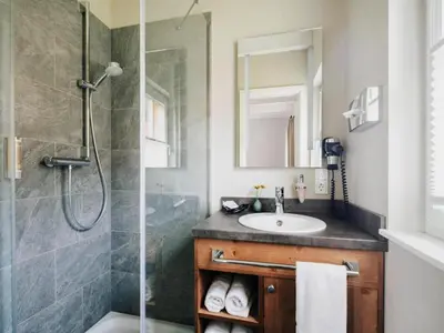 Ein Badezimmer in der Unterkunft Doppelhaushälften, Torfhaus