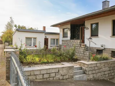Das Gebäude in dem sich das Ferienhaus befindet