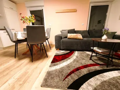 Ein Sitzbereich in der Unterkunft Komfortabler Bungalow Am Schlosswald mit privater Sauna&Terrasse - Wernigerode Harz