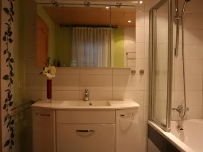 Ein Badezimmer in der Unterkunft Apartment Gästehaus Tröbs by Interhome
