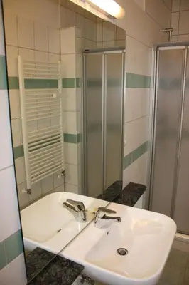 Ein Badezimmer in der Unterkunft Apartment Wohlfühloase für Natur- und Gartenliebhaber by Interhome