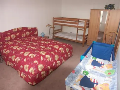 Ein Bett oder Betten in einem Zimmer der Unterkunft Apartment Große und moderne Ferienwohnung im Erdgeschoss by Interhome