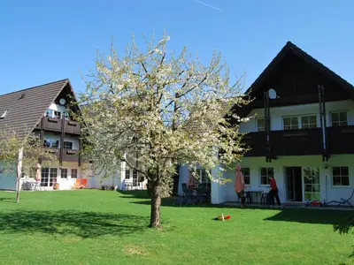 Das Gebäude in dem sich die Ferienwohnung befindet