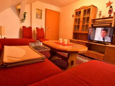 TV/Unterhaltungsangebot in der Unterkunft Apartment mit herrlicher Aussicht in die Berge by Interhome