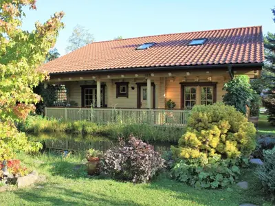 Ein Garten an der Unterkunft Apartment Gemütliches Blockhaus in Waldrandlage mit Sauna by Interhome