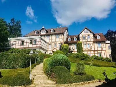 Ein Garten an der Unterkunft Alexandra am Wald