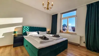 Ein Bett oder Betten in einem Zimmer der Unterkunft Premium Apartment mit Schlossblick zentral am Bahnhof Wernigerode
