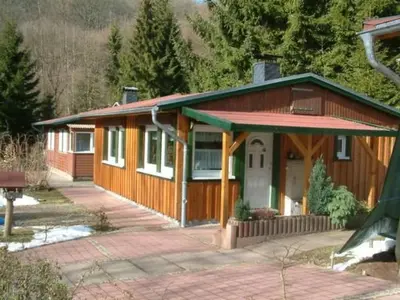 Das Gebäude in dem sich das Ferienhaus befindet