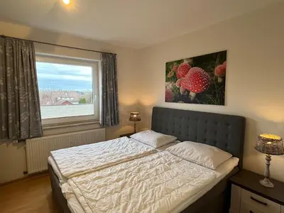 Ein Bett oder Betten in einem Zimmer der Unterkunft Ferienwohnung Harzpause mit Balkon & Sauna - Ferienresidenz Wurmbergblick