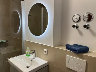 Ein Badezimmer in der Unterkunft Ferienwohnung Harzpause mit Balkon & Sauna - Ferienresidenz Wurmbergblick