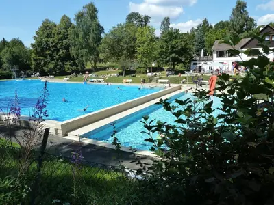 Der Swimmingpool an oder in der Nähe von Selbstversorger-FeWo in Hohegeiß mit Terrasse und eigenem Eingang
