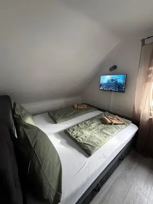 Ein Bett oder Betten in einem Zimmer der Unterkunft Edelholz