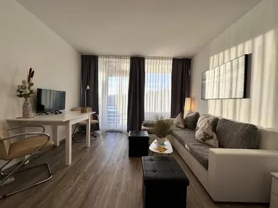 TV/Unterhaltungsangebot in der Unterkunft Modern Seeblick Balkon 2 Min zur Gondel