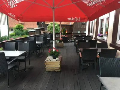 Ein Restaurant oder anderes Speiselokal in der Unterkunft Pension und China - Thai Restaurant Asia - Haus