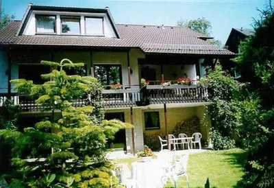 Ein Garten an der Unterkunft Ferienwohnung An den Wolfsklippen