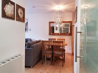 Ein Sitzbereich in der Unterkunft Ferienwohnung Bergblüte
