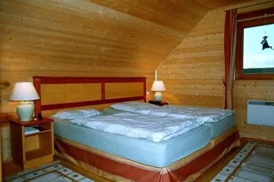 Ein Bett oder Betten in einem Zimmer der Unterkunft Gemütliches Ferienhaus mit Terrasse - Ferienhäuser Auerhahn