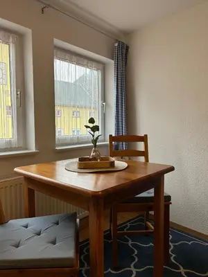 Ein Sitzbereich in der Unterkunft Ferienwohnung Fachwerkstube
