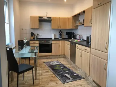 Küche/Küchenzeile in der Unterkunft Ferienhaus „Am Eichholz“ in Ilsenburg – Mit Garten, Sauna & Hund willkommen