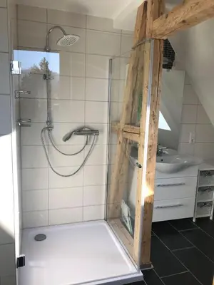 Ein Badezimmer in der Unterkunft Ferienhaus „Am Eichholz“ in Ilsenburg – Mit Garten, Sauna & Hund willkommen