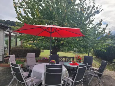 Ein Garten an der Unterkunft Ferienhaus Hülser