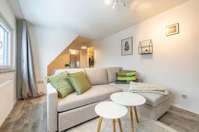 Ein Sitzbereich in der Unterkunft home4stays Apartmenthaus in Top-Lage an der Wurmbergseilbahn