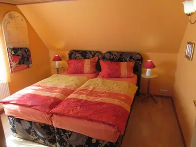 Ein Bett oder Betten in einem Zimmer der Unterkunft Ferienwohnung Sommer