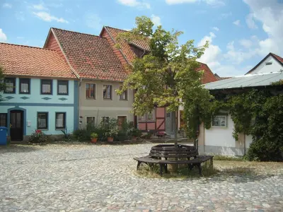 Das Gebäude in dem sich das Ferienhaus befindet