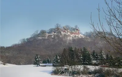 Ein allgemeiner Bergblick oder ein Berglick von des Ferienhauses aus