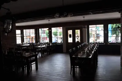 Ein Restaurant oder anderes Speiselokal in der Unterkunft Hotel Ratskeller