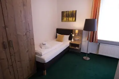 Ein Bett oder Betten in einem Zimmer der Unterkunft BSW-Erlebnishotel Festenburg