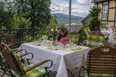 Ein allgemeiner Bergblick oder ein Berglick von der Ferienwohnung aus