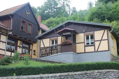 Das Gebäude in dem sich die Ferienwohnung befindet