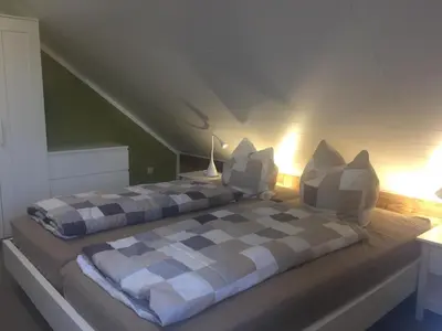 Ein Bett oder Betten in einem Zimmer der Unterkunft Lina's Ferienwohnungen - zwei moderne FeWos mit Sauna im Haus und fantastischem Ausblick