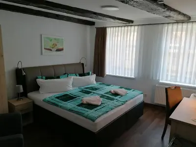 Ein Bett oder Betten in einem Zimmer der Unterkunft Hotel garni 