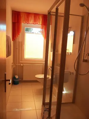 Ein Badezimmer in der Unterkunft Hotel Garni zum Goldenen Ring
