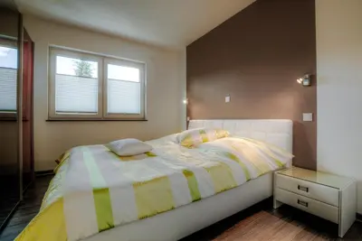 Ein Bett oder Betten in einem Zimmer der Unterkunft Ferienwohnung im Bockrieß