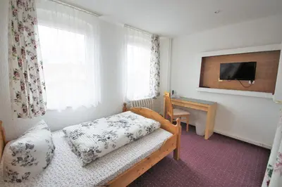 Ein Bett oder Betten in einem Zimmer der Unterkunft Hotel Am Kurpark