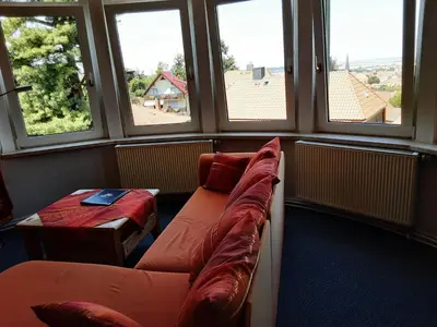 Ein Sitzbereich in der Unterkunft Haus Andrea