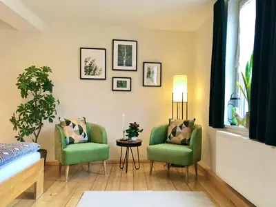 Ein Sitzbereich in der Unterkunft Schöne Ferienwohnung am Mathildenbrunnen