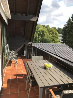 Ein Balkon oder eine Terrasse in der Unterkunft Ferienwohnung Weitblick am Kurpark