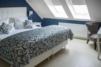 Ein Bett oder Betten in einem Zimmer der Unterkunft Haus Hotel & Pension Villa Laluna