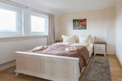 Ein Bett oder Betten in einem Zimmer der Unterkunft Landhäuser Bergwiese - Ferienhaus Höhenblick