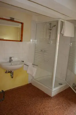 Ein Badezimmer in der Unterkunft Apartments Café Brennnessel