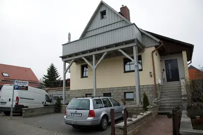 Das Gebäude in dem sich die Ferienwohnung befindet