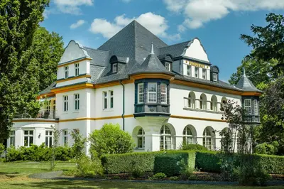 Ein Garten an der Unterkunft Villa Parkhaus