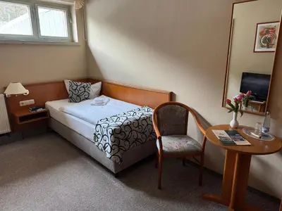 Ein Bett oder Betten in einem Zimmer der Unterkunft Hotel Zum Kanzler